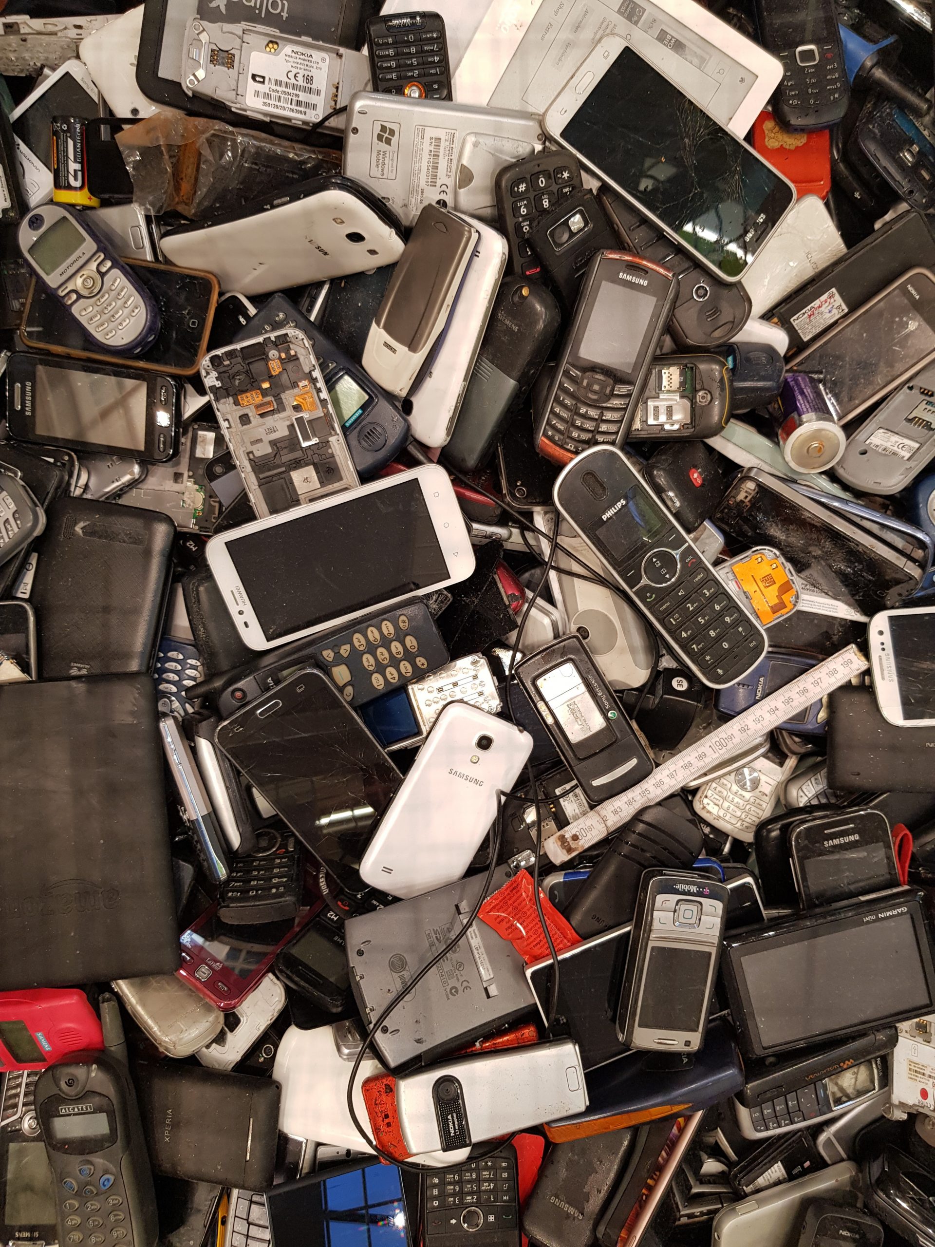 Full object. Смартфон 1990. Ретро мобильные телефоны много. Смартфоны 1990 годов. Существовали телефоны в 1990.